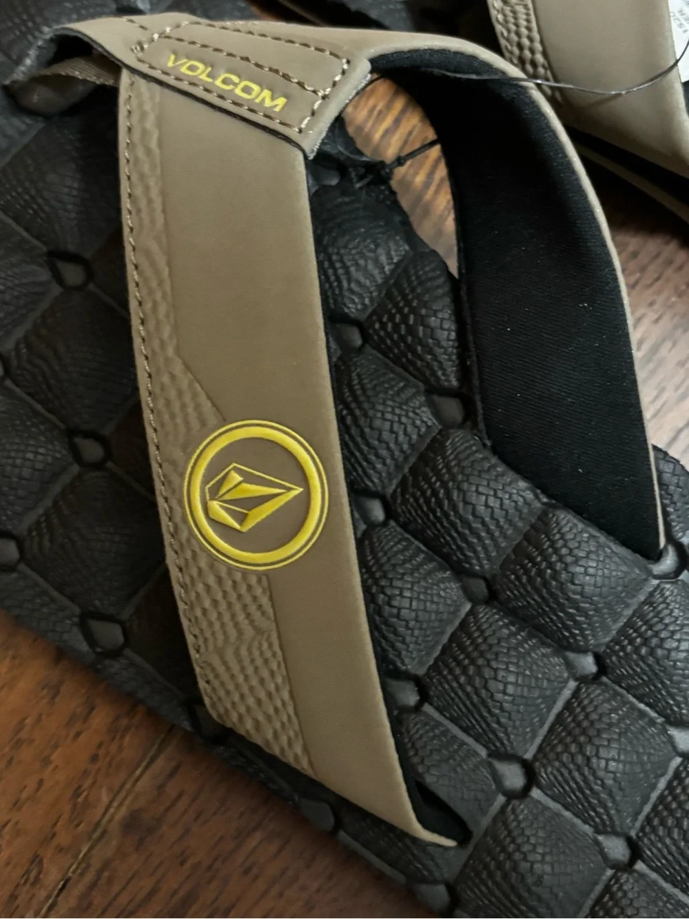 Volcom Men's Recliner Sandals Flip Flops Khaki Black Size 9 NWT